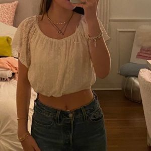 lace white crop top can be off the shoulders